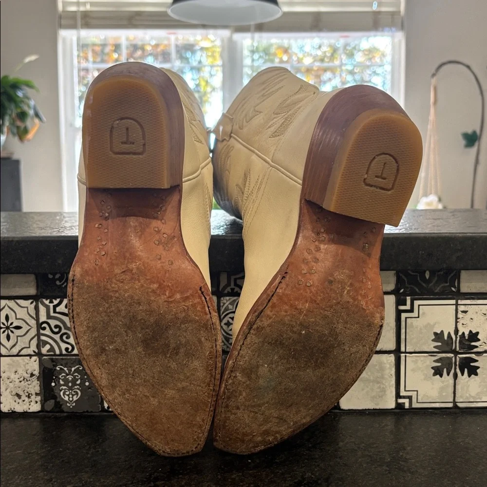 Tecova’s The Annie Cowgirl Boot in bone/cream. Fit like 8. New 345. Box included - Picture 5 of 10